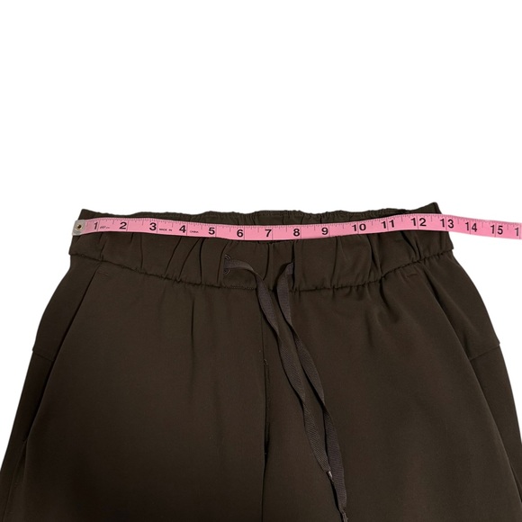 Lululemon | On The Fly Pant Dark Olive Size 4 - Picture 13 of 16